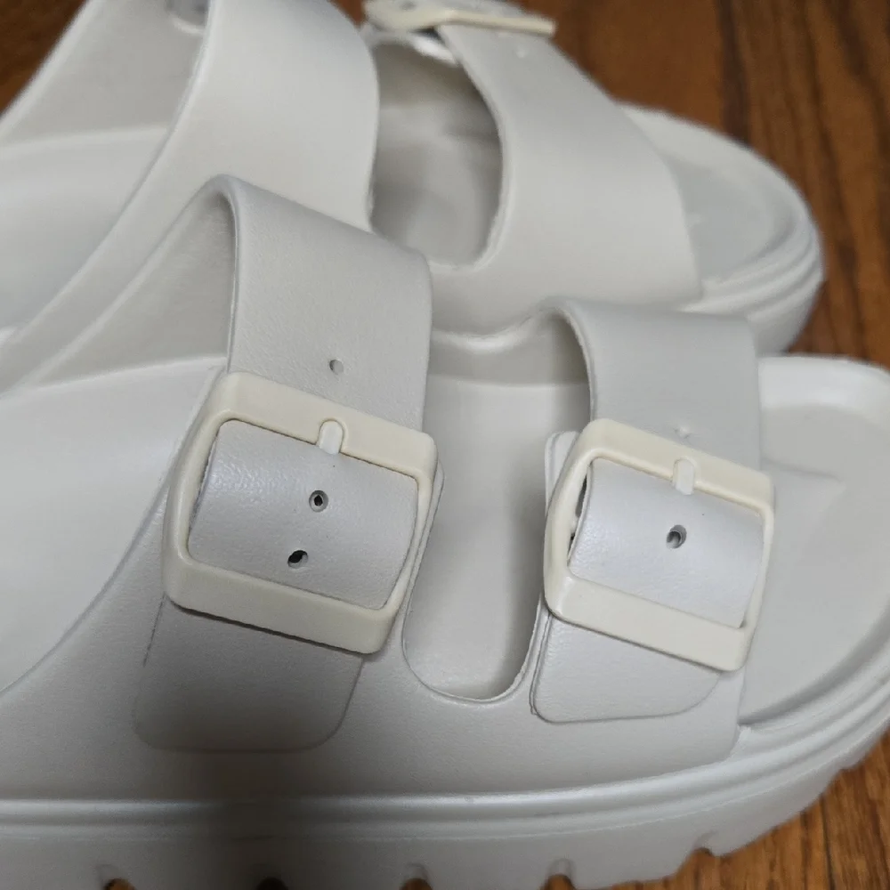 Charles Albert Size 5 Cream Double Buckle Platform Slide Sandals